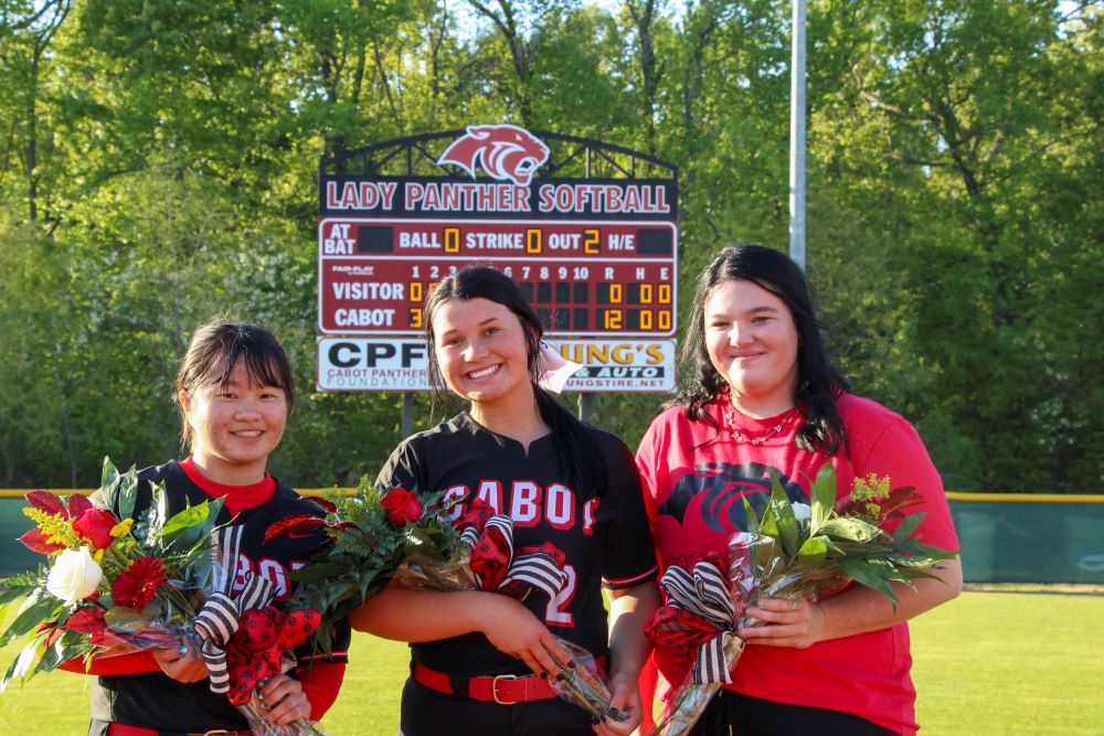2021 Softball senior group picture